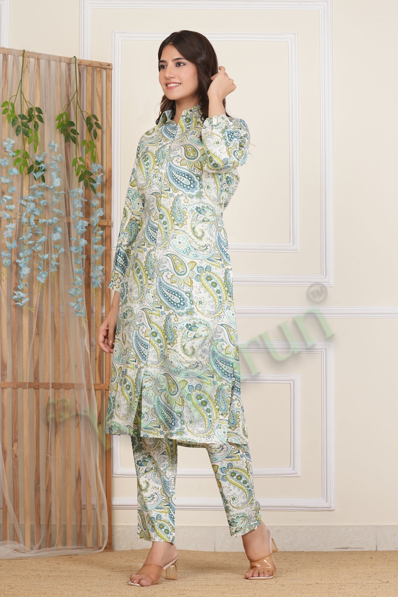 Kalparun Floral Print Rayon Kurta Set with Pants, Blue and Beige Kurta Set, Collared Neck