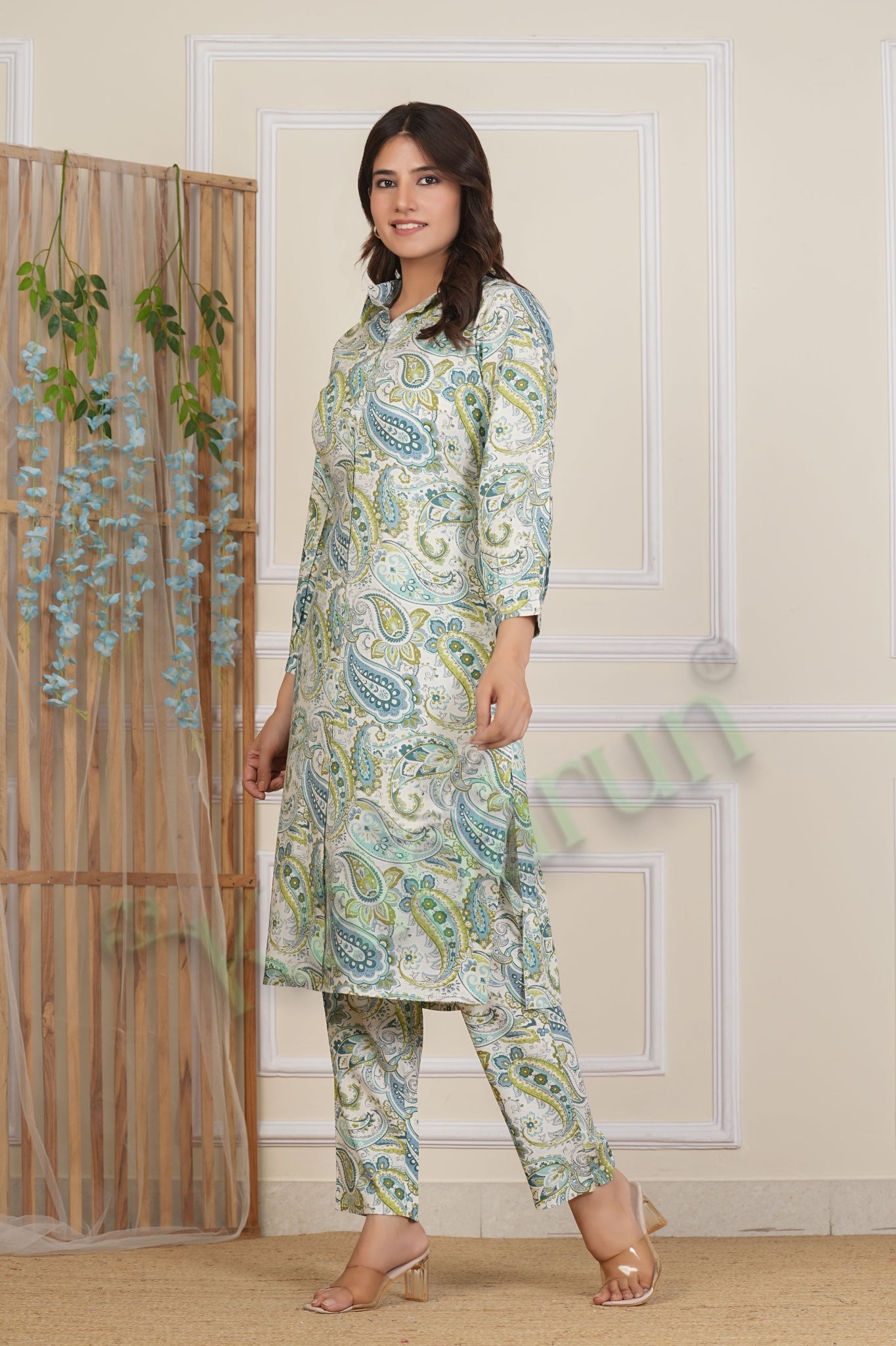 Kalparun Floral Print Rayon Kurta Set with Pants, Blue and Beige Kurta Set, Collared Neck